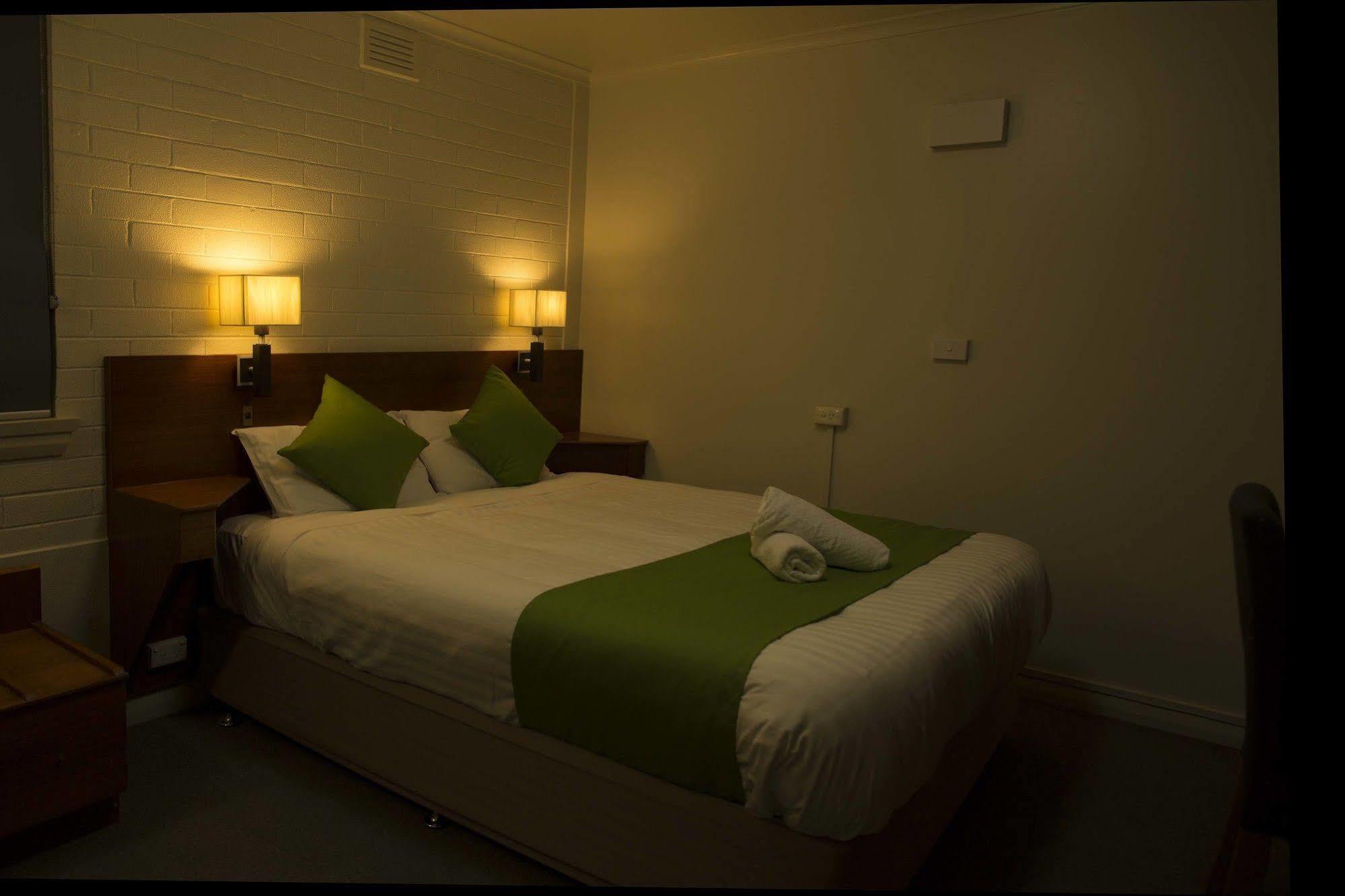 The Cornwall Historic Hotel Лонсестон Экстерьер фото